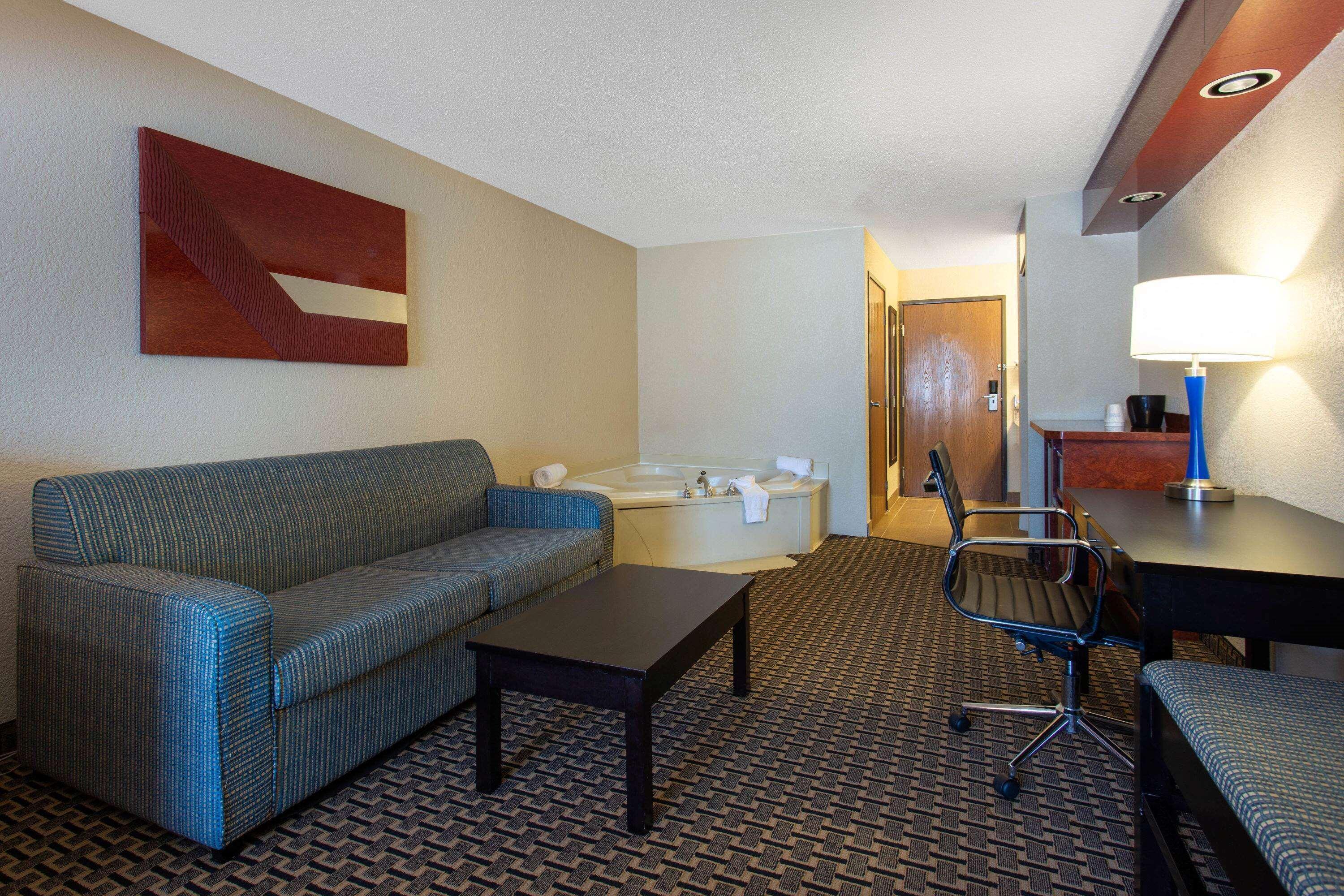 מלון Ramada By Wyndham Glendale Heights/Lombard מראה חיצוני תמונה